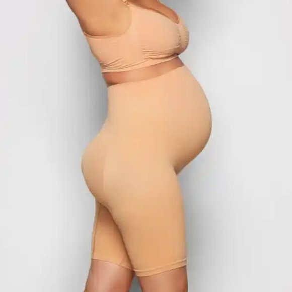 SKIMS | Maternity Sculpting Short Mid Thigh - Picture 2 of 5